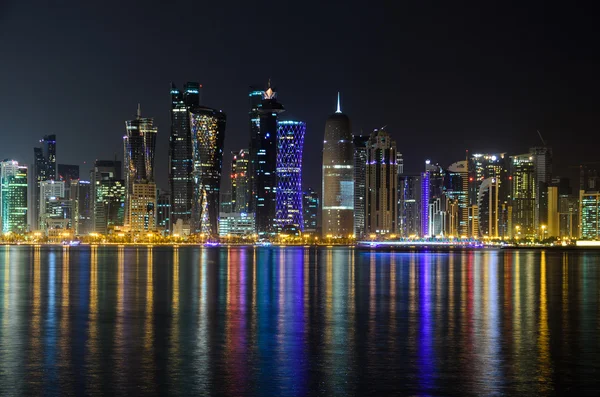 O horizonte de Doha, Qatar — Fotografia de Stock