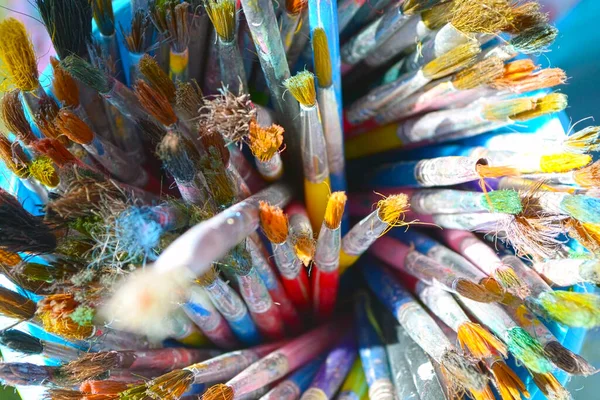 Boya fırçasının kuş bakışı görüntüsü.