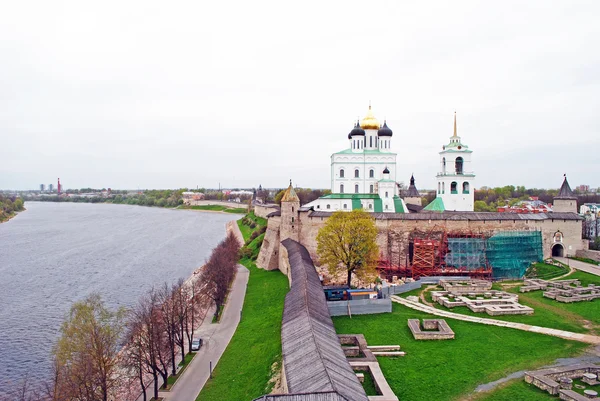Festung Pskow im Frühling — Stockfoto