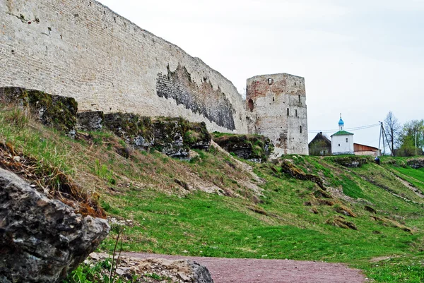 Φρούριο Izborsk άνοιξη — Φωτογραφία Αρχείου