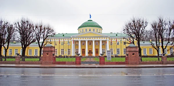 Palacio Tauride en San Petersburgo, Rusia — Foto de Stock