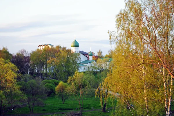 Frühlingsabend in Pskow, Russland — Stockfoto