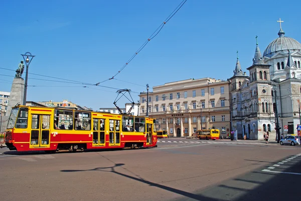 Igreja e bonde em Lodz, Polônia — Fotografia de Stock