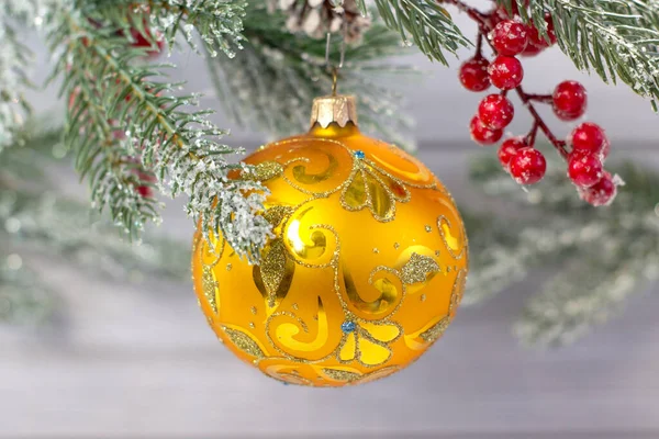 Oude Sovjet Decoratie Kerstboom Glazen Speelgoed Gouden Bal Close Lichte — Stockfoto