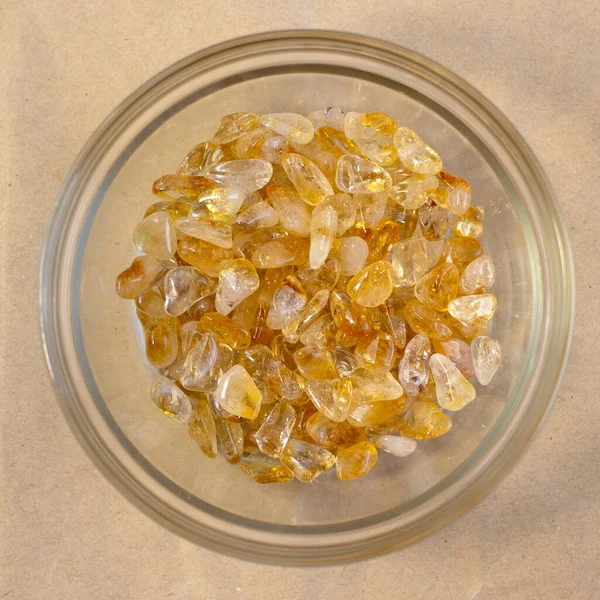 Citrine sárga drágakő geodéziai kristályok geológiai ásványi anyag, mint szép háttér közeli — Stock Fotó