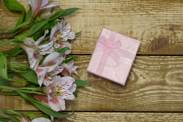Bright White Pink Flowers Alstroemeria Pink Paper Wrapped Gift Box — Stock Photo, Image