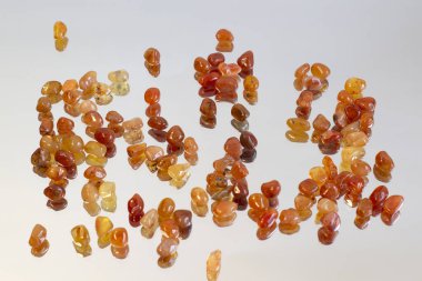 Kornelian jeot taşı güzel bir arka plan. Gri ayna manzaralı güzel doğal kristal taş.