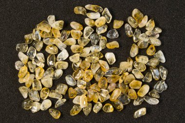 Citrine sarı değerli jeot kristalleri jeolojik mineralleri güzel bir arka plan olarak yakın plan görüntüsü