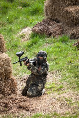 Paintball spor oyuncu koruyucu üniforma ve Çekimden önce silah nişan maskesi 