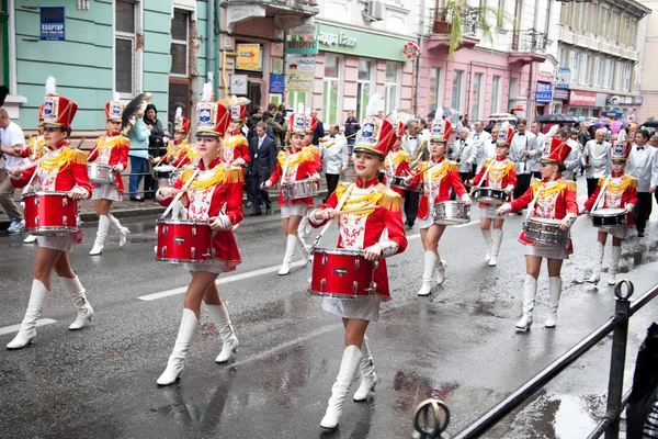 Davulcular. Ukrayna gün lise mezunları için