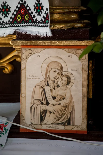 Kerk in Oekraïne, en de troon cross — Stockfoto