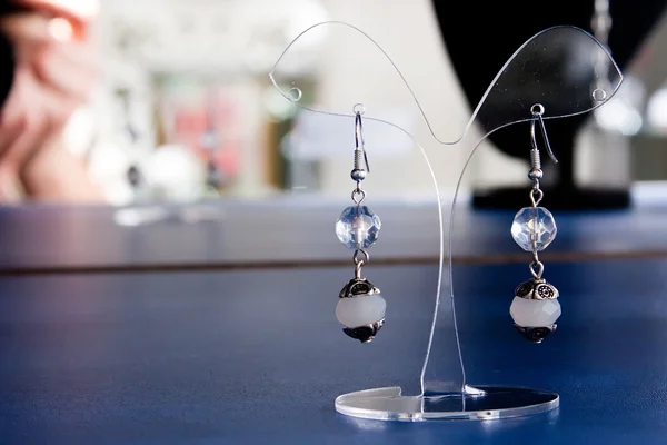 El yapımı takı ve renkli cam boncuk ile Anahtarlık