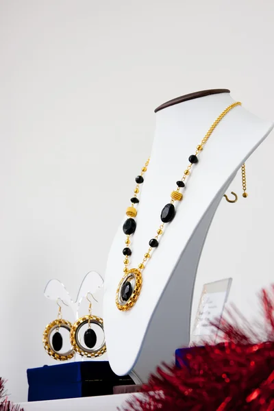 El yapımı takı ve renkli cam boncuk ile Anahtarlık