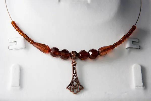 El yapımı takı ve renkli cam boncuk ile Anahtarlık