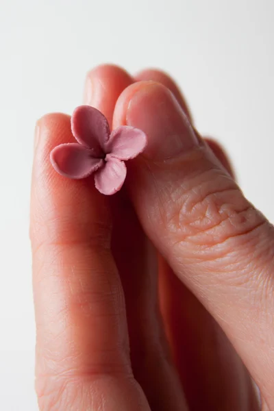 Flores de papel feitas à mão e sua produção — Fotografia de Stock