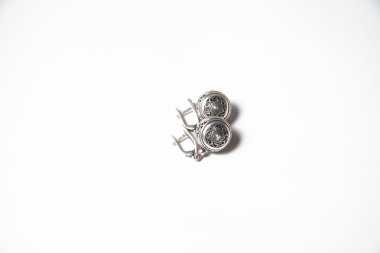 değerli taşlar ile gümüş takılar