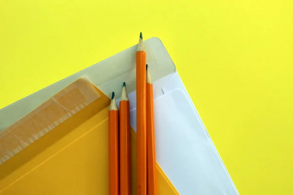 A letter envelope with simple pencils. — Stock Photo, Image