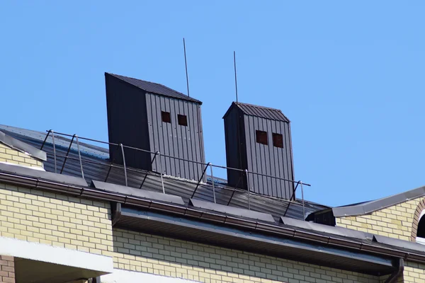 Střecha Více Články Budovy Střešní Plechy Přetečení Výfukové Potrubí — Stock fotografie
