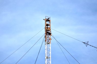 Radyo dalgaları görevindeydiler aralıktaki iletimi için hava platformları. Denizaltı ile iletişim aracı.