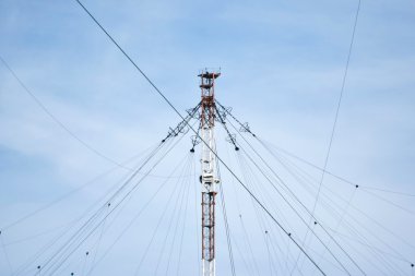 Radyo dalgaları görevindeydiler aralıktaki iletimi için hava platformları. Denizaltı ile iletişim aracı.