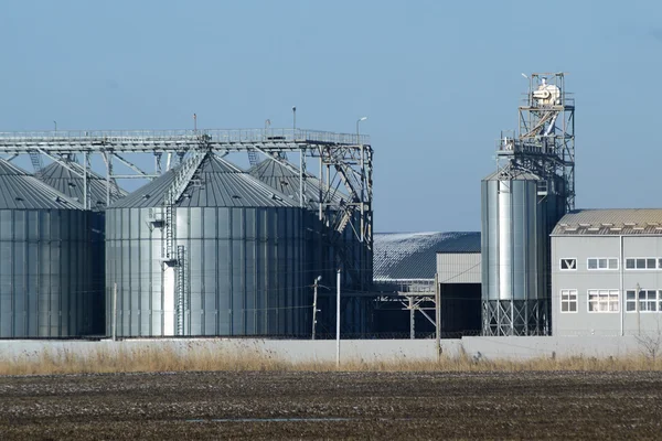 Fabriek voor het drogen en de opslag van graan — Stockfoto