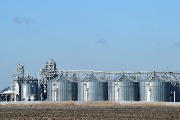 Fabriek voor het drogen en de opslag van graan — Stockfoto