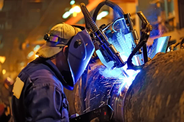 Butt welding underwater pipeline using automatic equipment