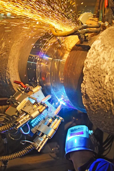 Butt welding underwater pipeline using automatic equipment — Stock Photo, Image