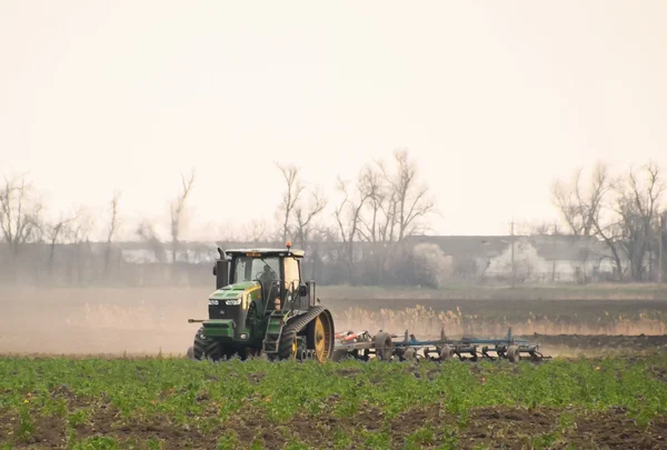 Traktor Szántás Talaj Folyamatok Mezőgazdasági Gépek — Stock Fotó