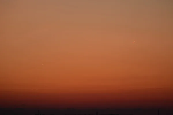 Traces Jet Aircraft Sunset Condensate Reactive Jet Plane Red Sky — Stock Photo, Image