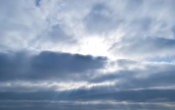 Sonnenlicht Filtert Durch Die Wolken Natürliche Visuelle Effekte — Stockfoto