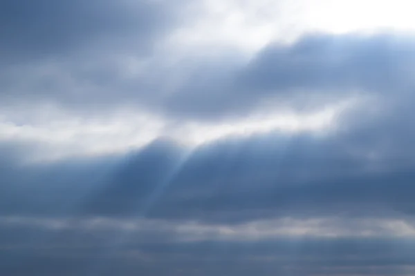 Sonnenlicht Filtert Durch Die Wolken Natürliche Visuelle Effekte — Stockfoto