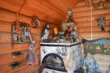 İç dekorasyon Baba Yaga evin görüntüsünü yeniden oluşturma