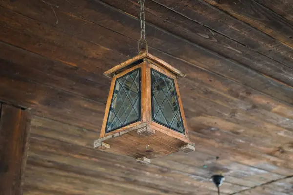 Deckenlampe Der Holzdecke Die Rahmenglühbirne — Stockfoto