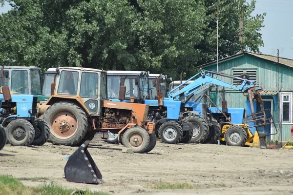 Rusko Temryuk Července 2015 Traktor Stojící Řadě Zemědělské Stroje Parkování — Stock fotografie