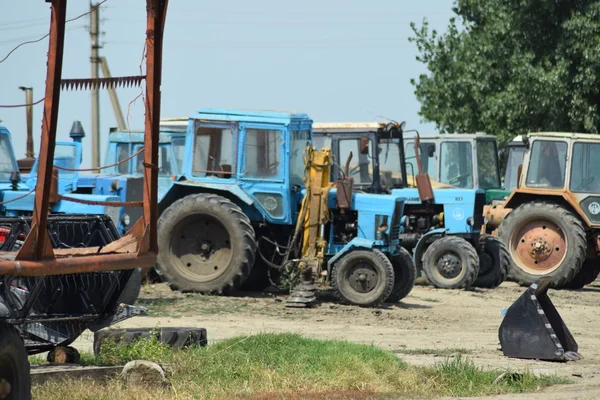 Rusko Temryuk Července 2015 Traktor Stojící Řadě Zemědělské Stroje Parkování — Stock fotografie