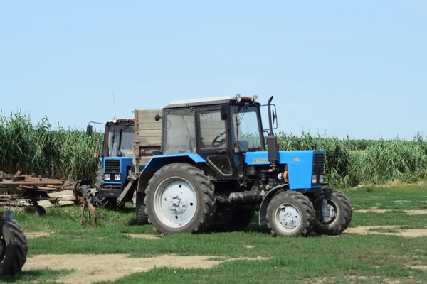 Oroszország Temryuk 2015 Július Traktor Egy Sor Állt Mezőgazdasági Gépek — Stock Fotó
