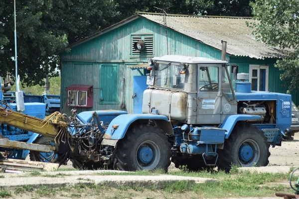 Rusland Temrjoek Juli 2015 Trekker Permanent Een Rij Landbouw Machines — Stockfoto