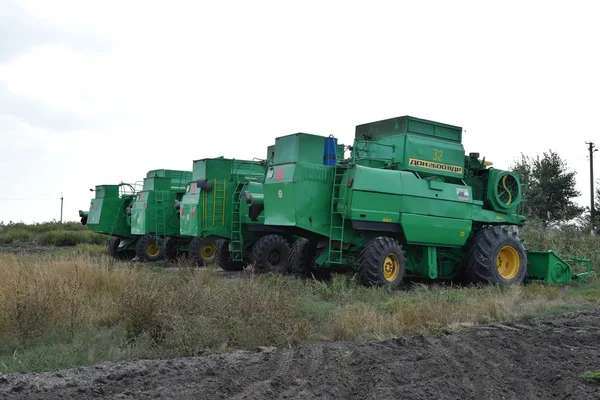 Россия Село Полтавская Сентября 2015 Комбайновые Комбайны Дон Сельскохозяйственная Техника — стоковое фото