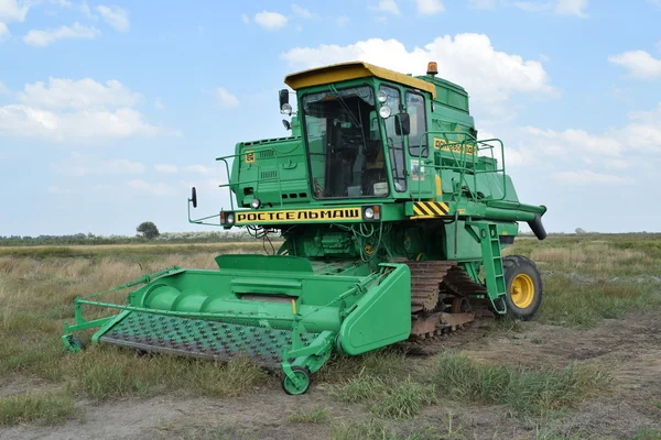 Russland Poltavskaya Village September 2015 Mähdrescher Tun Landmaschinen — Stockfoto