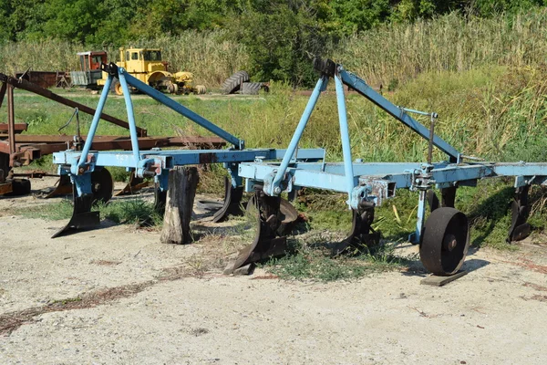 Trailer Hitch for tractors and combines. Trailers for agricultural machinery.