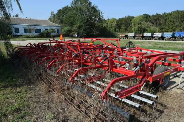 Trailer Hitch for tractors and combines. Trailers for agricultural machinery.