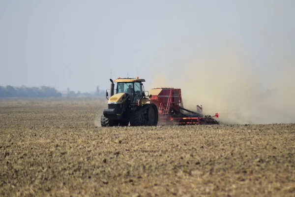 Russia Temryuk Luglio 2015 Trattore Cavalca Sul Campo Rende Fertilizzante — Foto Stock