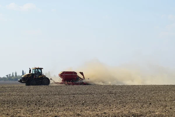 Russia Temryuk Luglio 2015 Trattore Cavalca Sul Campo Rende Fertilizzante — Foto Stock