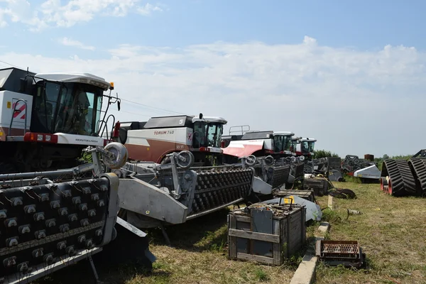Rússia Aldeia Poltavskaya Setembro 2015 Combine Harvers Torum Máquinas Agrícolas — Fotografia de Stock