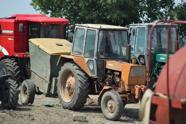 Ryssland Temryuk Juli 2015 Traktor Stående Rad Jordbruksmaskiner Parkering Jordbruksmaskiner — Stockfoto