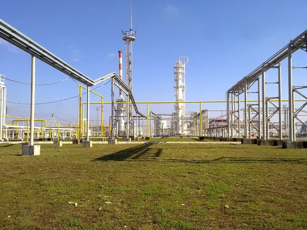 A refinaria de petróleo — Fotografia de Stock