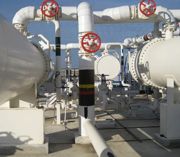 Heat exchangers in a refinery — Stock Photo, Image