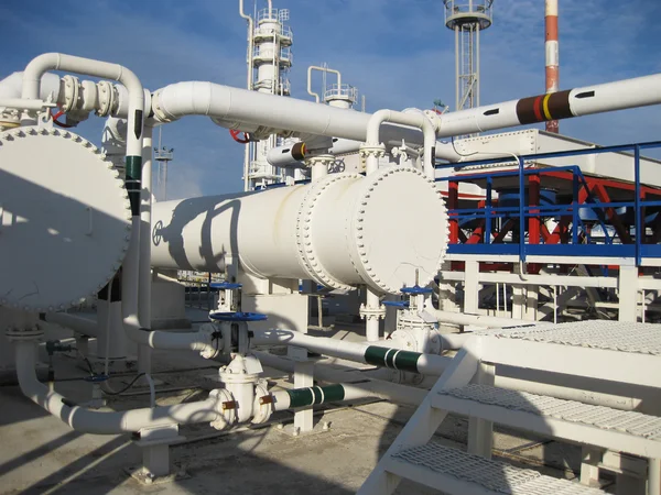 Heat exchangers in a refinery — Stock Photo, Image