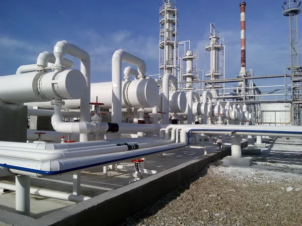 Heat exchangers in a refinery — Stock Photo, Image